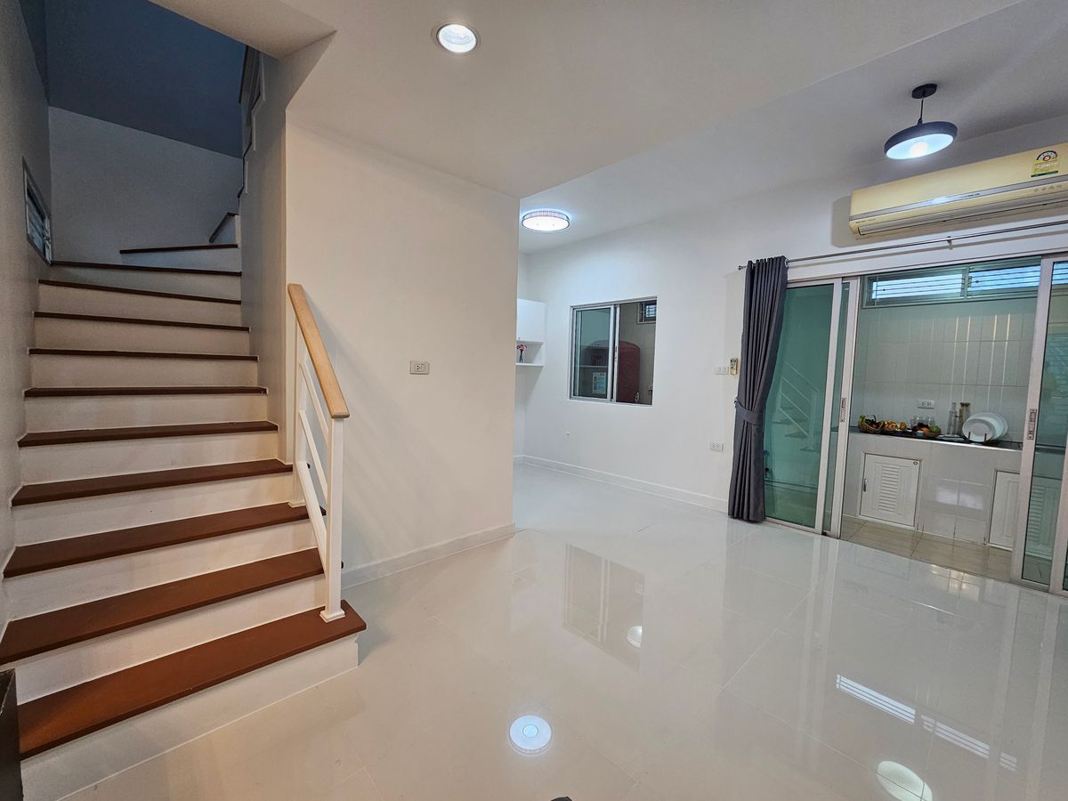 ขายทาวน์โฮมแจ้งวัฒนะ เมืองทอง : ขายพร้อมผู้เช่า ผู้เช่าพักเป็นครอบครัวชำระตรง ยิว เกือบ7%  ที่เดอะ คอนเน็ค แจ้งวัฒนะ1 