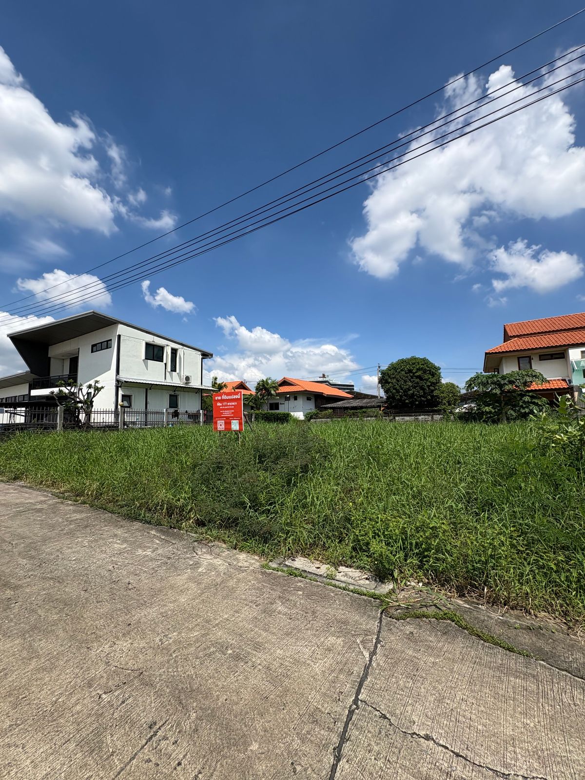 For SaleLandNawamin, Ramindra : [17 October 2025] Land 177 square wah, Ramintra 62, Intersection 1, near Synphaet Fashion Hospital, width 30 meters, depth 23 meters, 12,500,000.- (70,600 baht/square wah)