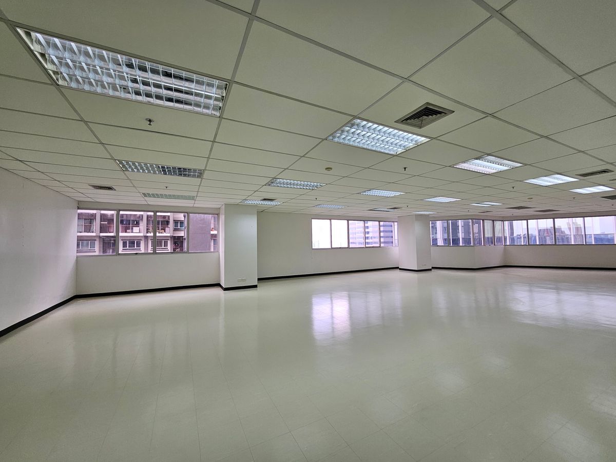 For RentOfficeSapankwai,Jatujak : Office Space for Rent – Lao Peng Nguan 1 Building, Vibhavadi Road (21st Floor, City View)