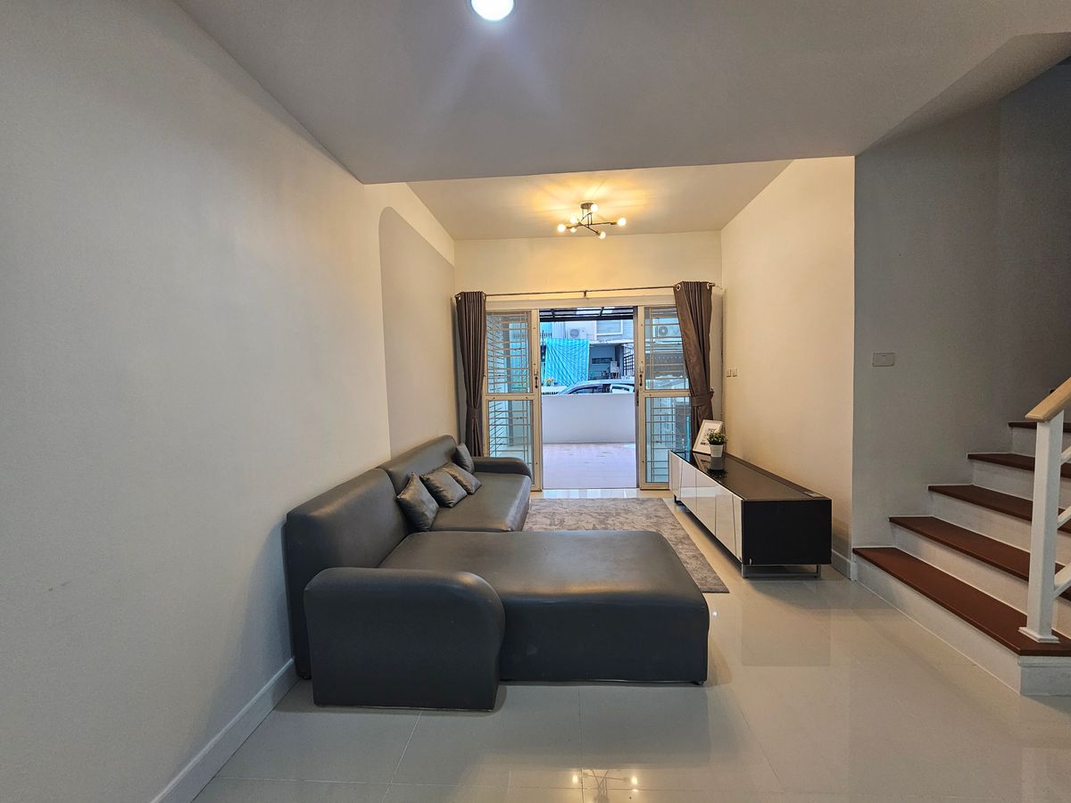 ขายทาวน์โฮมแจ้งวัฒนะ เมืองทอง : ขายพร้อมผู้เช่า ผู้เช่าพักเป็นครอบครัวชำระตรง ยิว เกือบ7%  ที่เดอะ คอนเน็ค แจ้งวัฒนะ1 