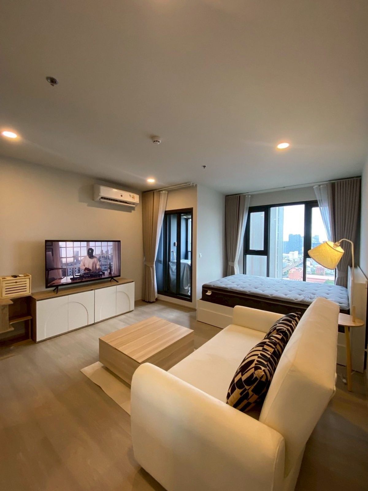 ให้เช่าคอนโดอ่อนนุช อุดมสุข : 🏢 ให้เช่า Aspire Onnut Station – สุขุมวิท ใกล้ BTS อ่อนนุชเพียง 3 นาที 📍 ชั้น 25 | พื้นที่ 27.18 ตร.ม. | ครัวปิดแยกส่วน | ทิศใต้ | ห้องติดบันไดหนีไฟ