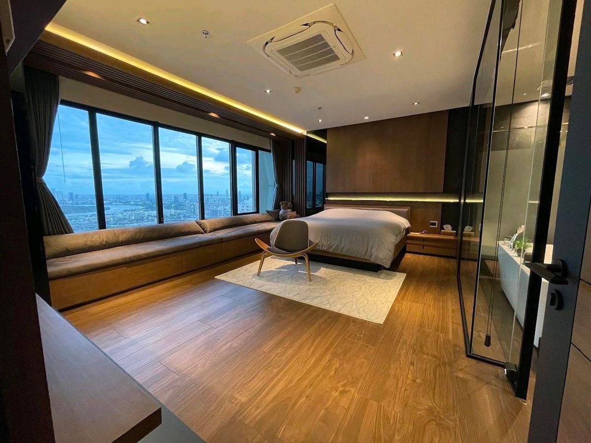 ขายคอนโดสุขุมวิท อโศก ทองหล่อ : EMPORIO PLACE LOFT PENTHOUSEUnique Duplex Penthouse for Sale in Phrom Phong Size: 234 sqm | Above 40th Floor