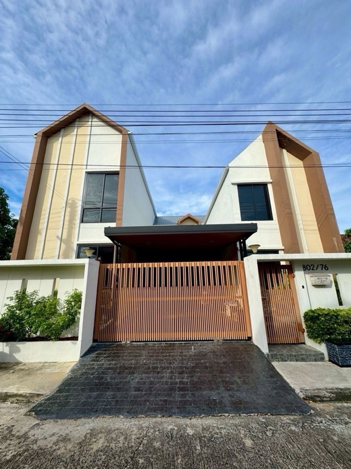 ขายบ้านปทุมธานี รังสิต ธรรมศาสตร์ : ขายบ้านหลังใหญ่ สไตล์โมเดิร์น หมู่บ้านวังทองริเวอร์ปาร์ค รังสิต