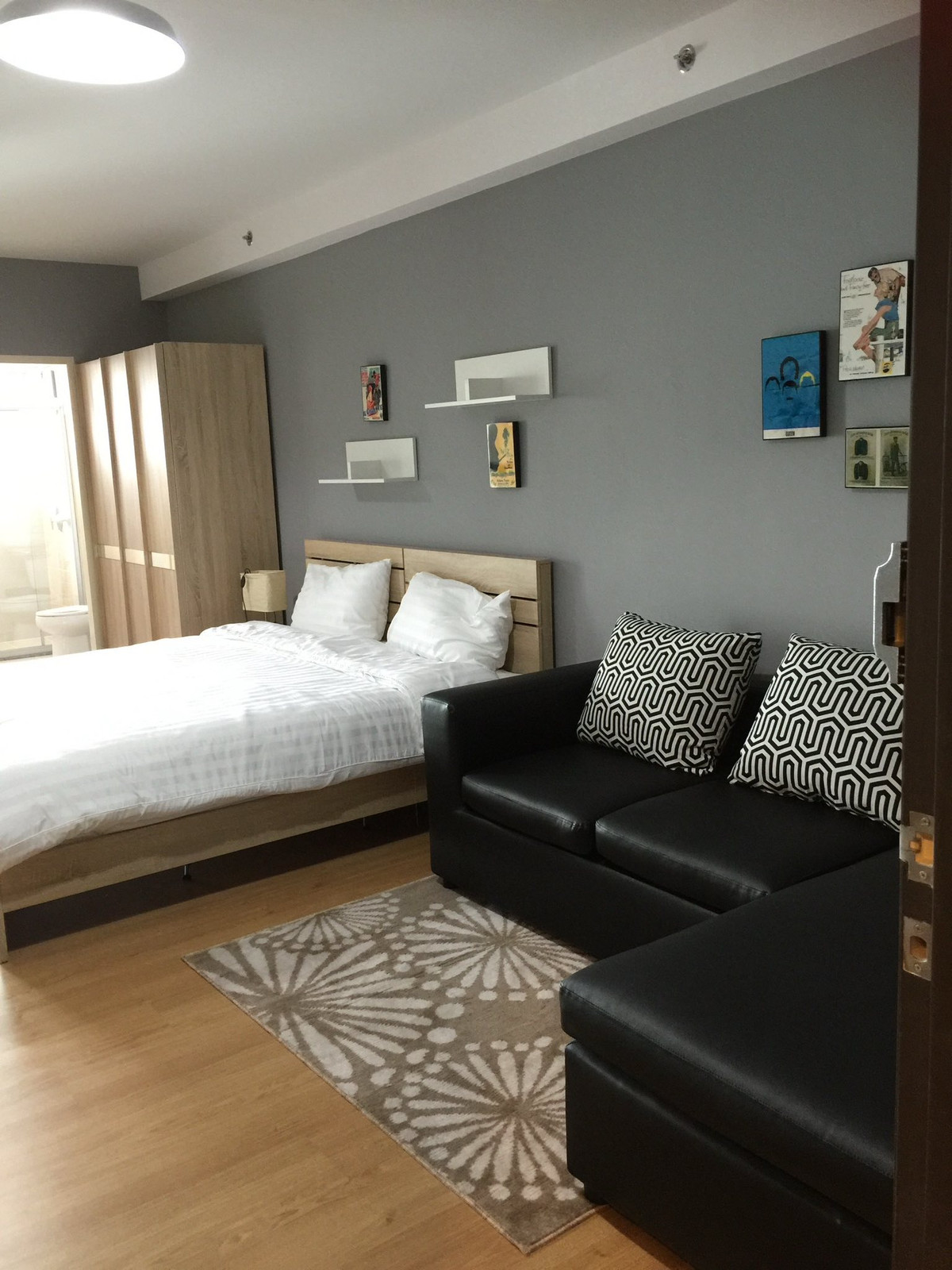 For RentCondoRama9, Petchburi, RCA : P-45453 City View Condo! Supalai Park Ekkamai-Thonglor, Studio, Fully Furnished, Near BTS Thonglor, 13,000 THB Line Id: @easythaihome 085-592-2897