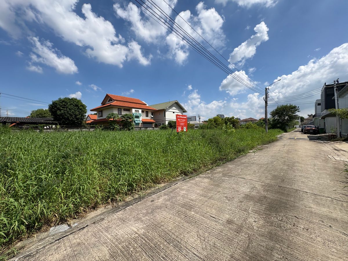 For SaleLandNawamin, Ramindra : [17 October 2025] Land 177 square wah, Ramintra 62, Intersection 1, near Synphaet Fashion Hospital, width 30 meters, depth 23 meters, 12,500,000.- (70,600 baht/square wah)