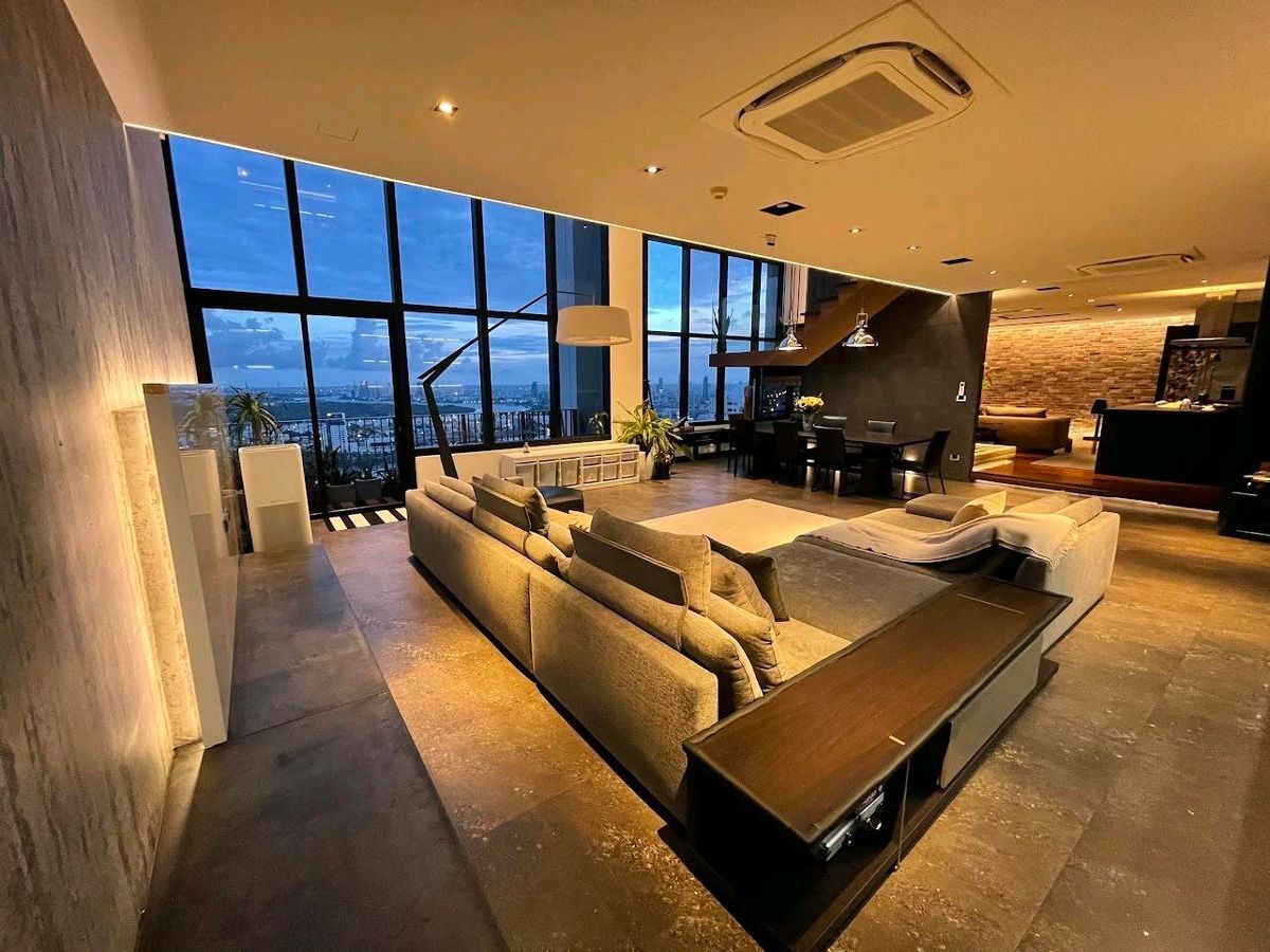 ขายคอนโดสุขุมวิท อโศก ทองหล่อ : EMPORIO PLACE LOFT PENTHOUSE
Unique Duplex Penthouse for Sale in Phrom Phong Size: 234 sqm | Above 40th Floor
