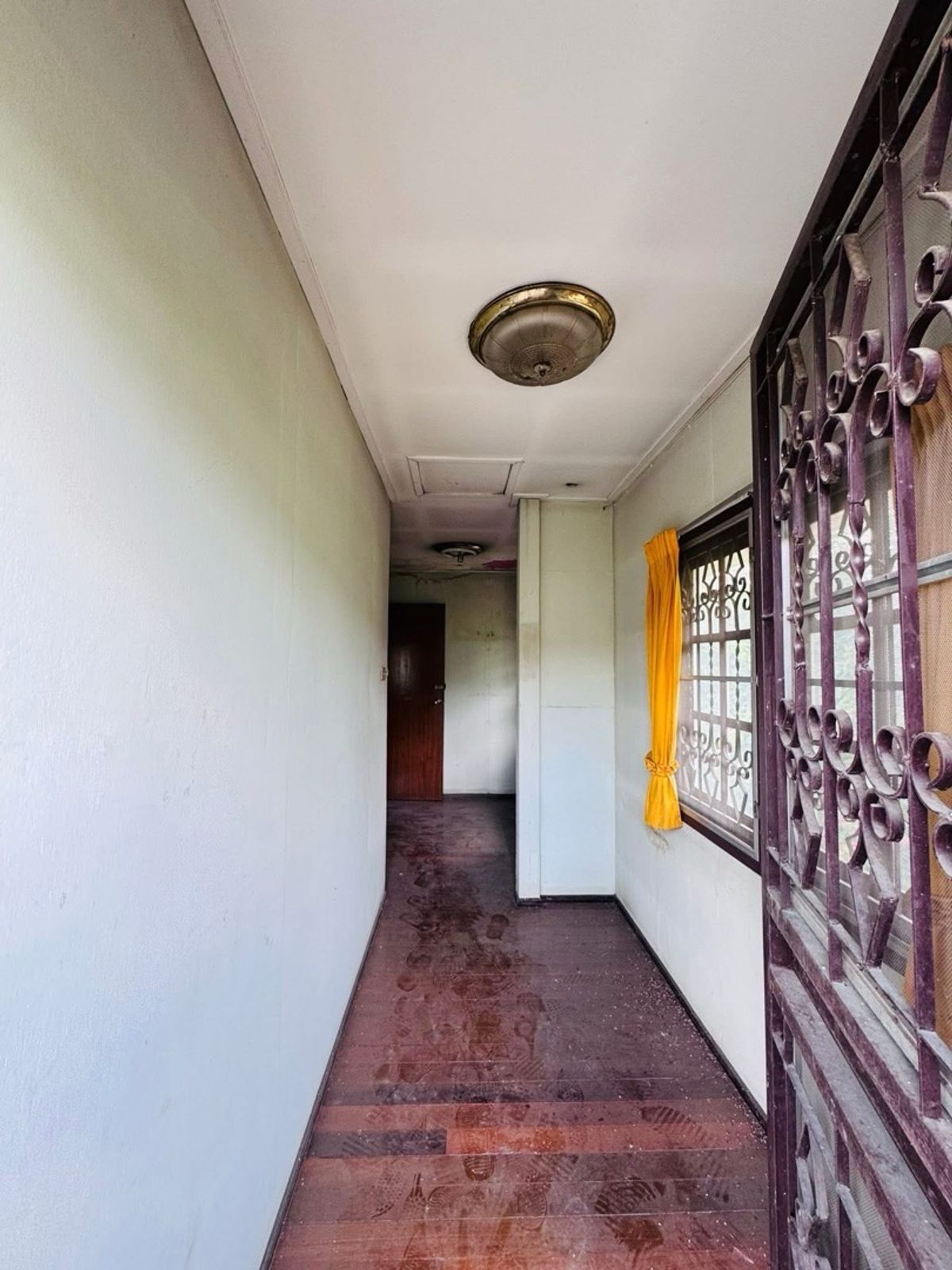 For SaleHouseSamut Prakan,Samrong : House for sale, good location, near MRT Sri Dan, only 400 meters, on an area of ​​55 sq m, for only 2.7 million baht!