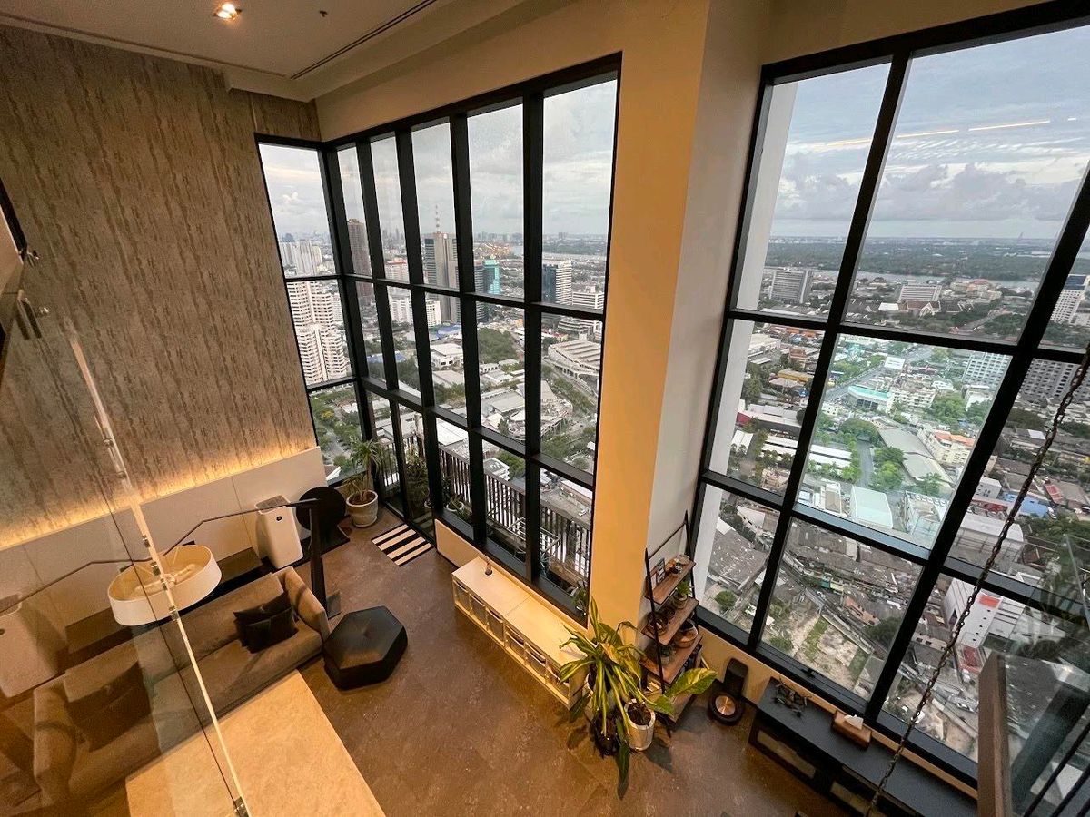 ขายคอนโดสุขุมวิท อโศก ทองหล่อ : EMPORIO PLACE LOFT PENTHOUSEUnique Duplex Penthouse for Sale in Phrom Phong Size: 234 sqm | Above 40th Floor