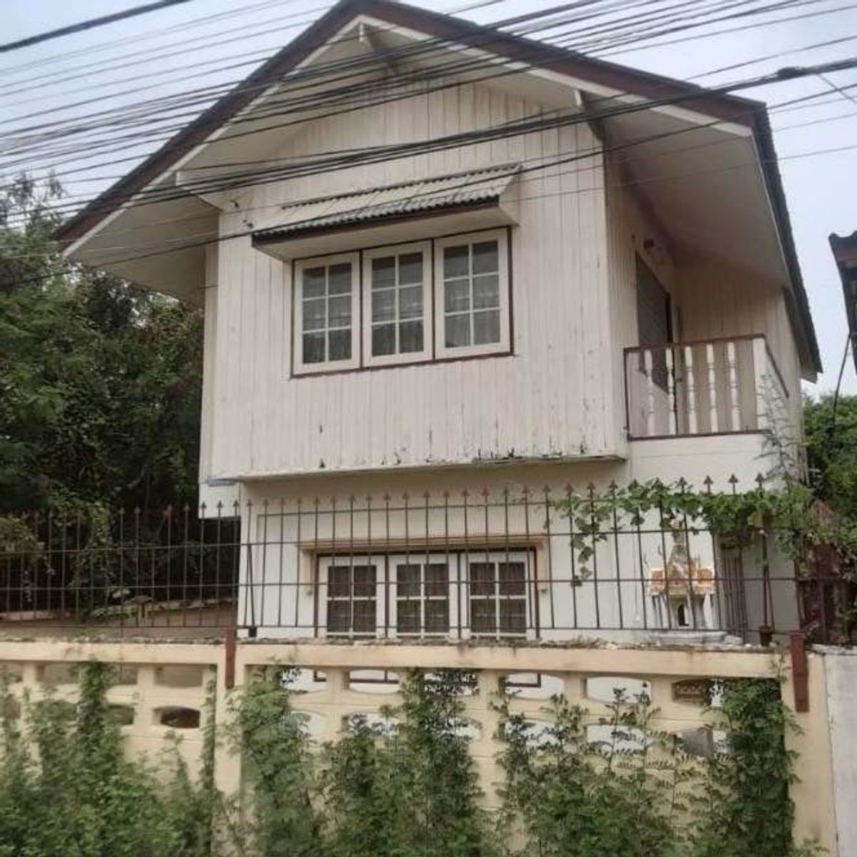 For SaleHouseSamut Prakan,Samrong : House for sale, good location, near MRT Sri Dan, only 400 meters, on an area of ​​55 sq m, for only 2.7 million baht!