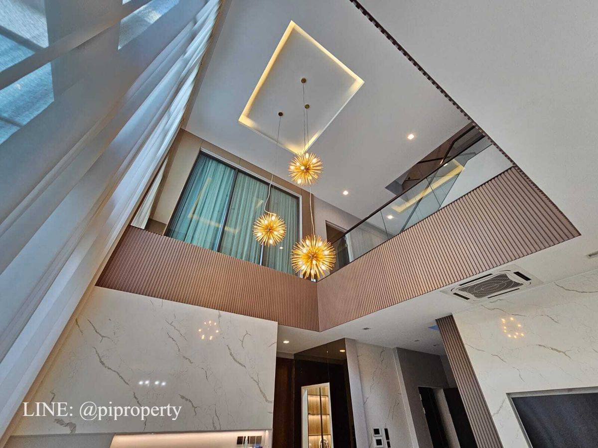 บ้านพัฒนาการ ศรีนครินทร์ : เฟอร์นิเจอร์ครบ บ้านเดี่ยวหรูทันสมัยให้เช่าในเดอะเจนทรีพัฒนาการ 4 ห้องนอน + 5 ห้องน้ํา + ที่จอดรถ 3 คัน ชุมชนที่อยู่อาศัยวิลล่าพัฒนาการชั้นนํา