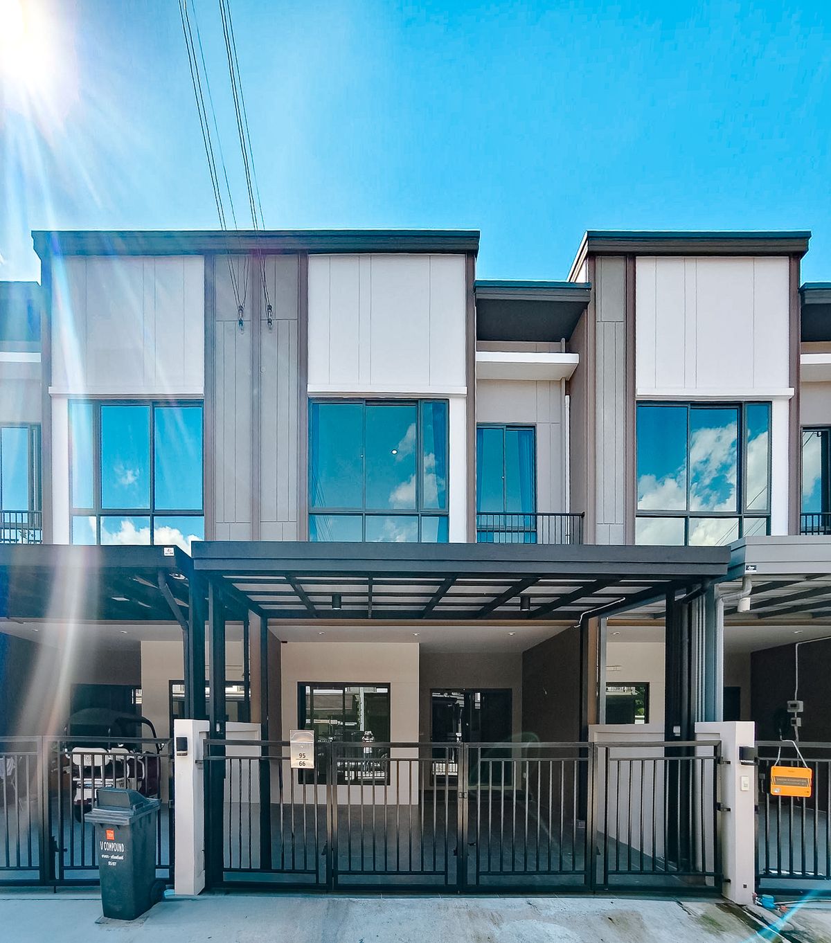 ขายทาวน์โฮมบางนา แบริ่ง ลาซาล : ช้าอด!! SC Asset เพียง3.29ล. โครงการ V Compound Bangna-Srinakarin แต่งbuild-inครัวต่อเติมเต็มพื้นที่  พร้อมเข้าอยู่ ราคานี้ไม่ควรพลาด