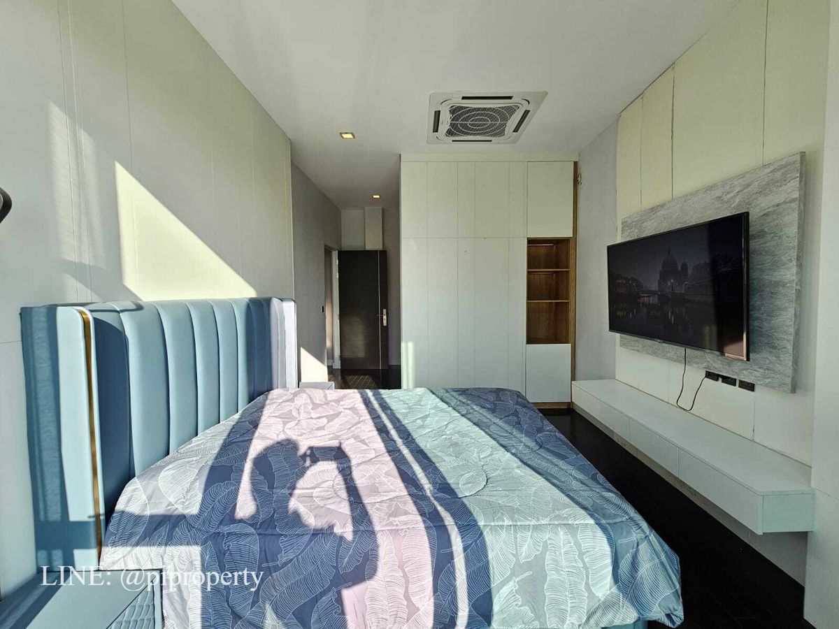 บ้านพัฒนาการ ศรีนครินทร์ : เฟอร์นิเจอร์ครบ บ้านเดี่ยวหรูทันสมัยให้เช่าในเดอะเจนทรีพัฒนาการ 4 ห้องนอน + 5 ห้องน้ํา + ที่จอดรถ 3 คัน ชุมชนที่อยู่อาศัยวิลล่าพัฒนาการชั้นนํา