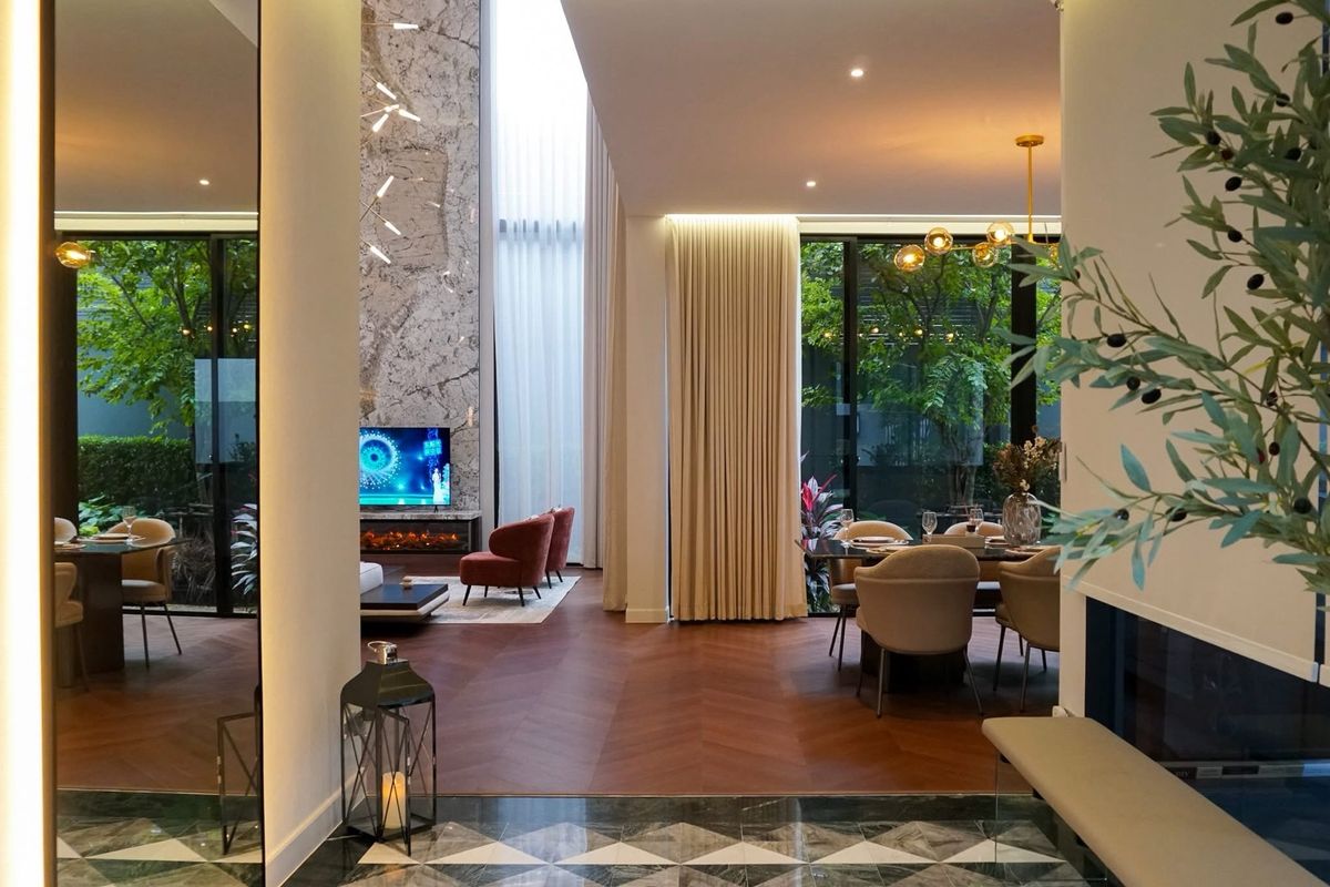 For RentHousePattanakan, Srinakarin : 3-story detached house with private elevator Decorated with superior design, 540 sq m, rent 420,000 baht.