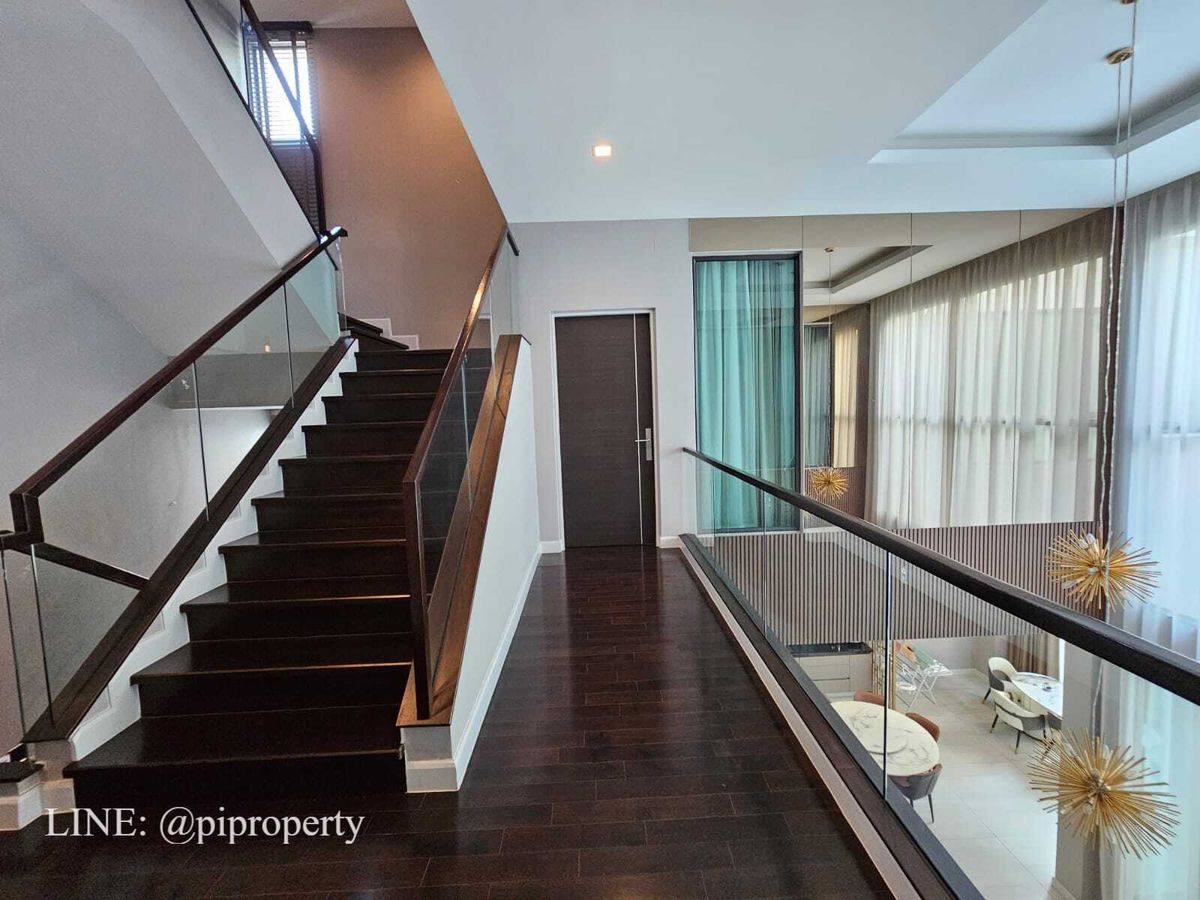 บ้านพัฒนาการ ศรีนครินทร์ : เฟอร์นิเจอร์ครบ บ้านเดี่ยวหรูทันสมัยให้เช่าในเดอะเจนทรีพัฒนาการ 4 ห้องนอน + 5 ห้องน้ํา + ที่จอดรถ 3 คัน ชุมชนที่อยู่อาศัยวิลล่าพัฒนาการชั้นนํา