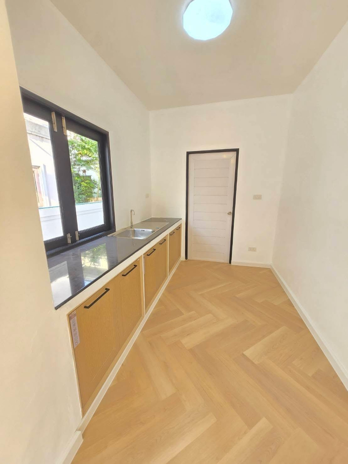 ขายบ้านปทุมธานี รังสิต ธรรมศาสตร์ : ขายบ้าน  บ้านภัสสร 3 รังสิตคลอง 3 หน้ากว้าง รีโนเวทใหม่ คลองสาม คลองหลวง ปทุมธานี   CX-147241