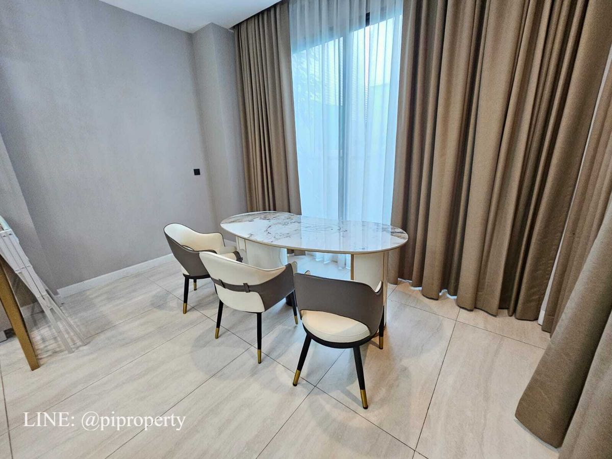 บ้านพัฒนาการ ศรีนครินทร์ : เฟอร์นิเจอร์ครบ บ้านเดี่ยวหรูทันสมัยให้เช่าในเดอะเจนทรีพัฒนาการ 4 ห้องนอน + 5 ห้องน้ํา + ที่จอดรถ 3 คัน ชุมชนที่อยู่อาศัยวิลล่าพัฒนาการชั้นนํา