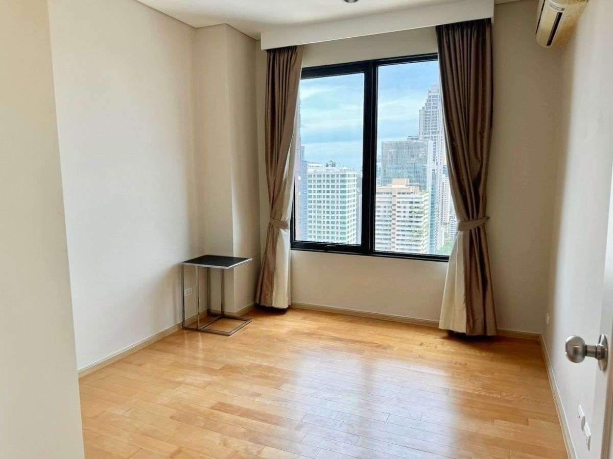 For SaleCondoRama9, Petchburi, RCA : 🌆 Spectacular view in the heart of Asoke! Villa Asoke, 30+ floor | 2 bedrooms, 110 sq m. | Near MRT Phetchaburi | Large room, fully furnished, ready to move in, only 12.5 million.
