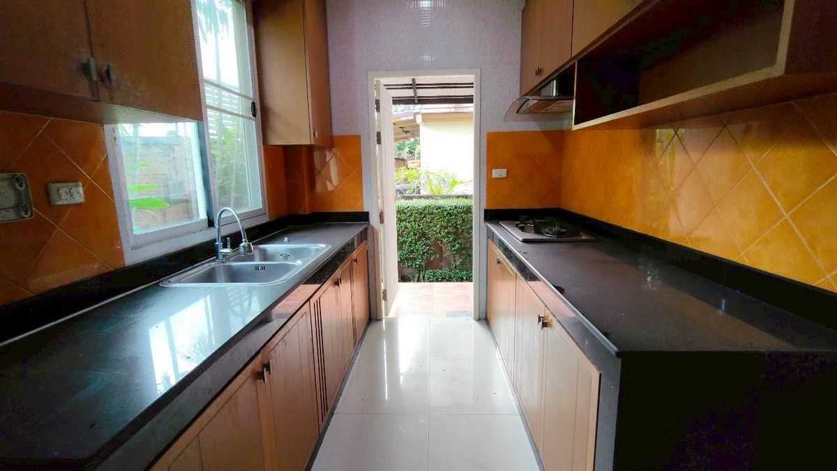 ขายบ้านพุทธมณฑล ศาลายา : ขายบ้านเดี่ยวหลังใหญ่ หัวมุม ทำเลดีที่สุดในโครงการ บุษราคัม เรสซิเด้นท์ ศาลาธรรมสพน์