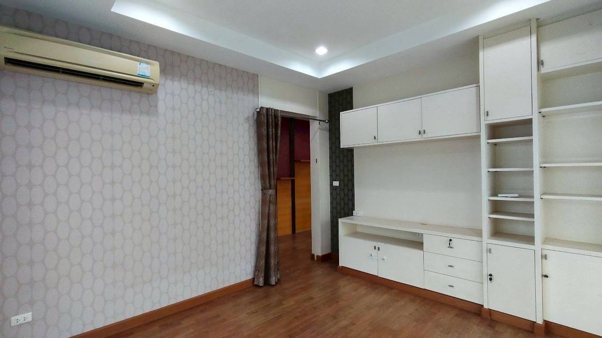 ขายบ้านพุทธมณฑล ศาลายา : ขายบ้านเดี่ยวหลังใหญ่ หัวมุม ทำเลดีที่สุดในโครงการ บุษราคัม เรสซิเด้นท์ ศาลาธรรมสพน์