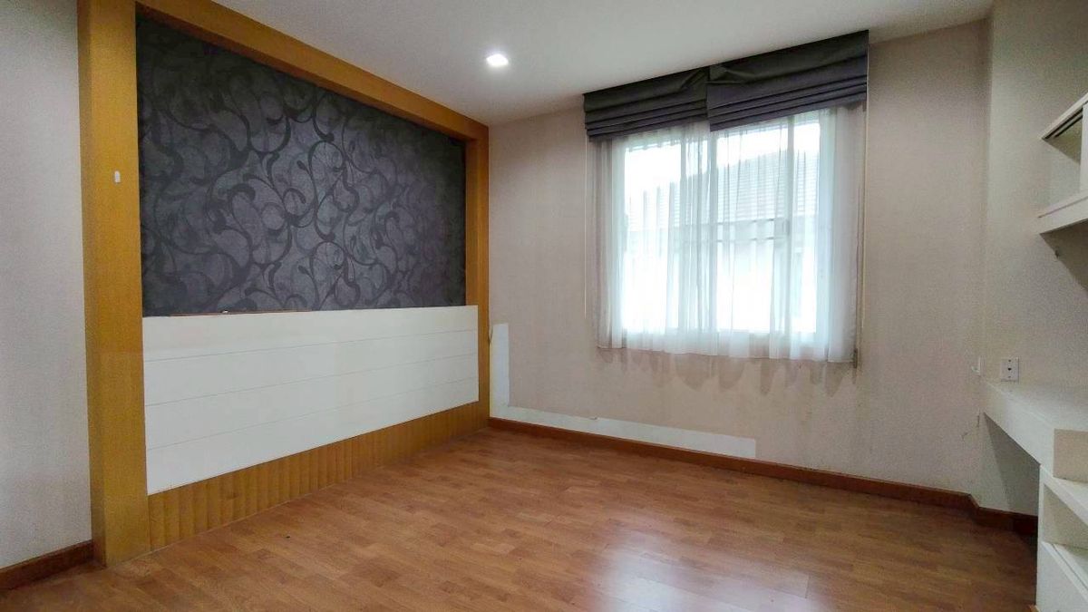 ขายบ้านพุทธมณฑล ศาลายา : ขายบ้านเดี่ยวหลังใหญ่ หัวมุม ทำเลดีที่สุดในโครงการ บุษราคัม เรสซิเด้นท์ ศาลาธรรมสพน์