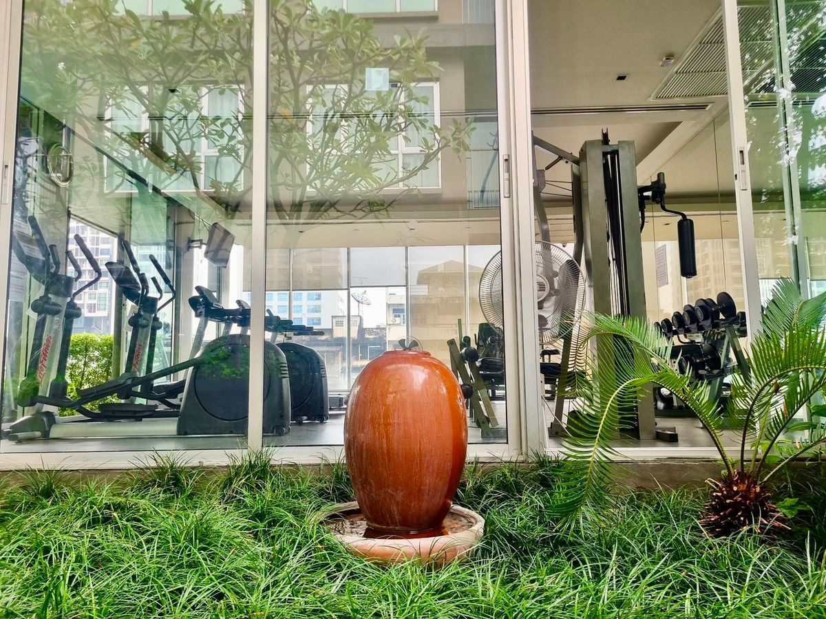 คอนโดวงเวียนใหญ่ เจริญนคร : ให้เช่า Hive Taksin Condominium — 2 ห้องนอน พร้อมเฟอร์ครบ ห้องมุมสวย ใจกลางเมือง ใกล้ BTS วงเวียนใหญ่เพียง 2 นาที 