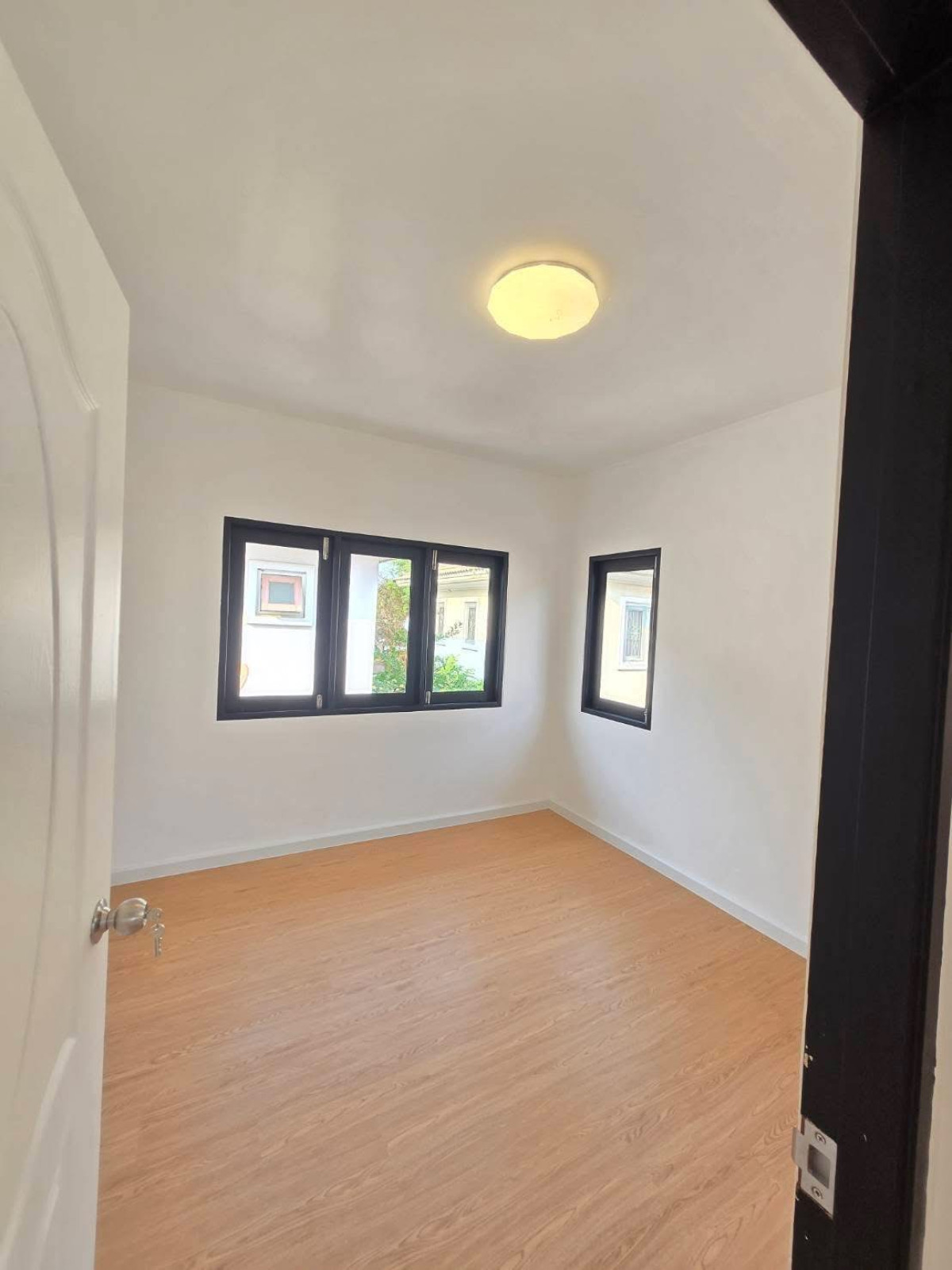 ขายบ้านปทุมธานี รังสิต ธรรมศาสตร์ : ขายบ้าน  บ้านภัสสร 3 รังสิตคลอง 3 หน้ากว้าง รีโนเวทใหม่ คลองสาม คลองหลวง ปทุมธานี   CX-147241