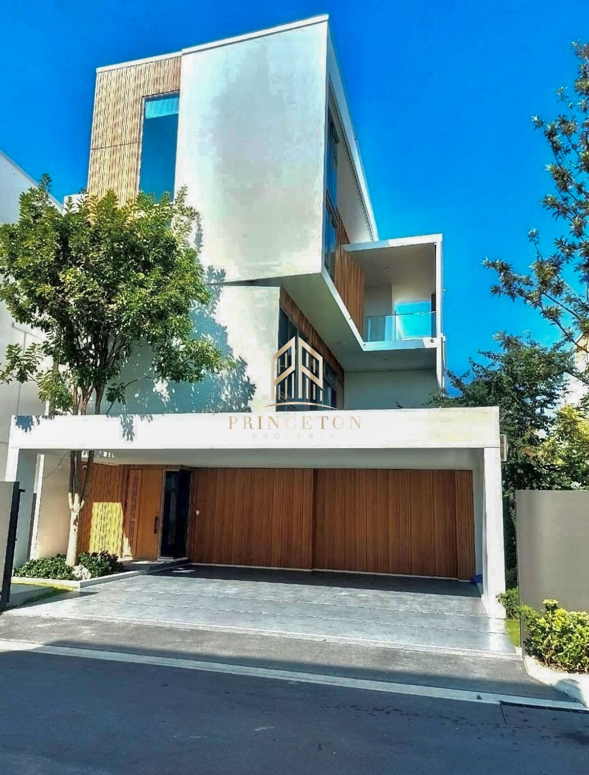 HousePattanakan, Srinakarin : VIVE Rama 9 – Luxurious 3-Story Home in Modern Japanese Design 📞092-4252445