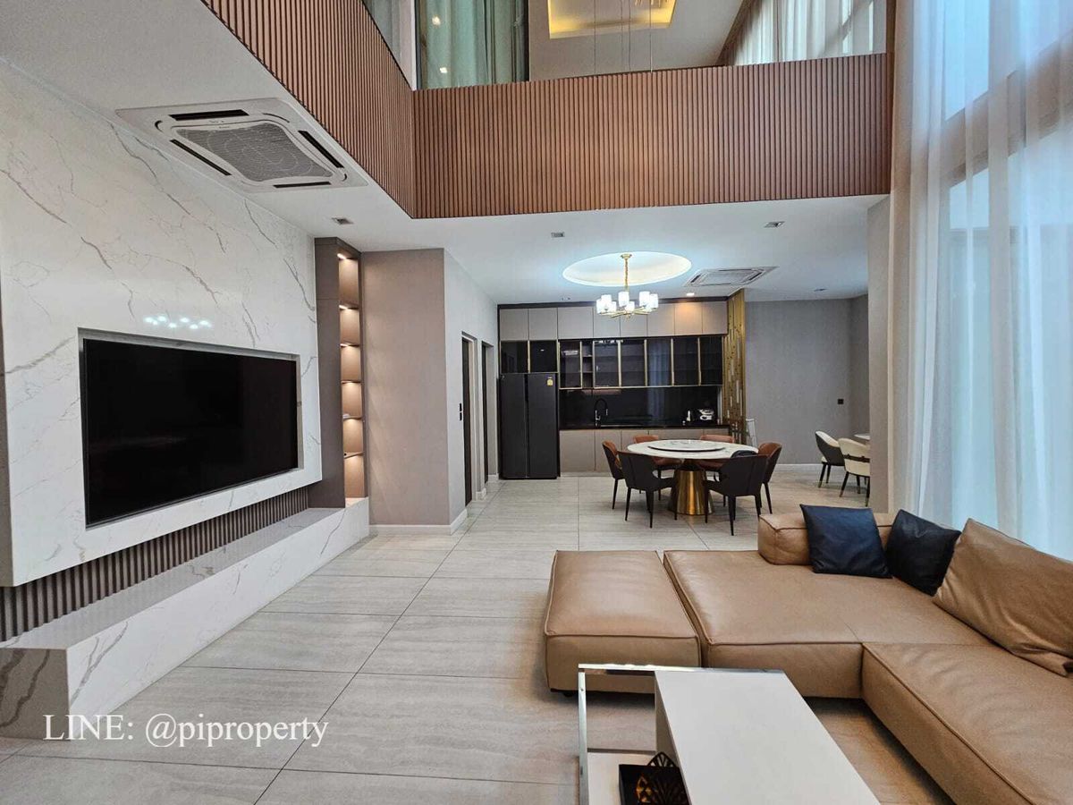 บ้านพัฒนาการ ศรีนครินทร์ : เฟอร์นิเจอร์ครบ บ้านเดี่ยวหรูทันสมัยให้เช่าในเดอะเจนทรีพัฒนาการ 4 ห้องนอน + 5 ห้องน้ํา + ที่จอดรถ 3 คัน ชุมชนที่อยู่อาศัยวิลล่าพัฒนาการชั้นนํา