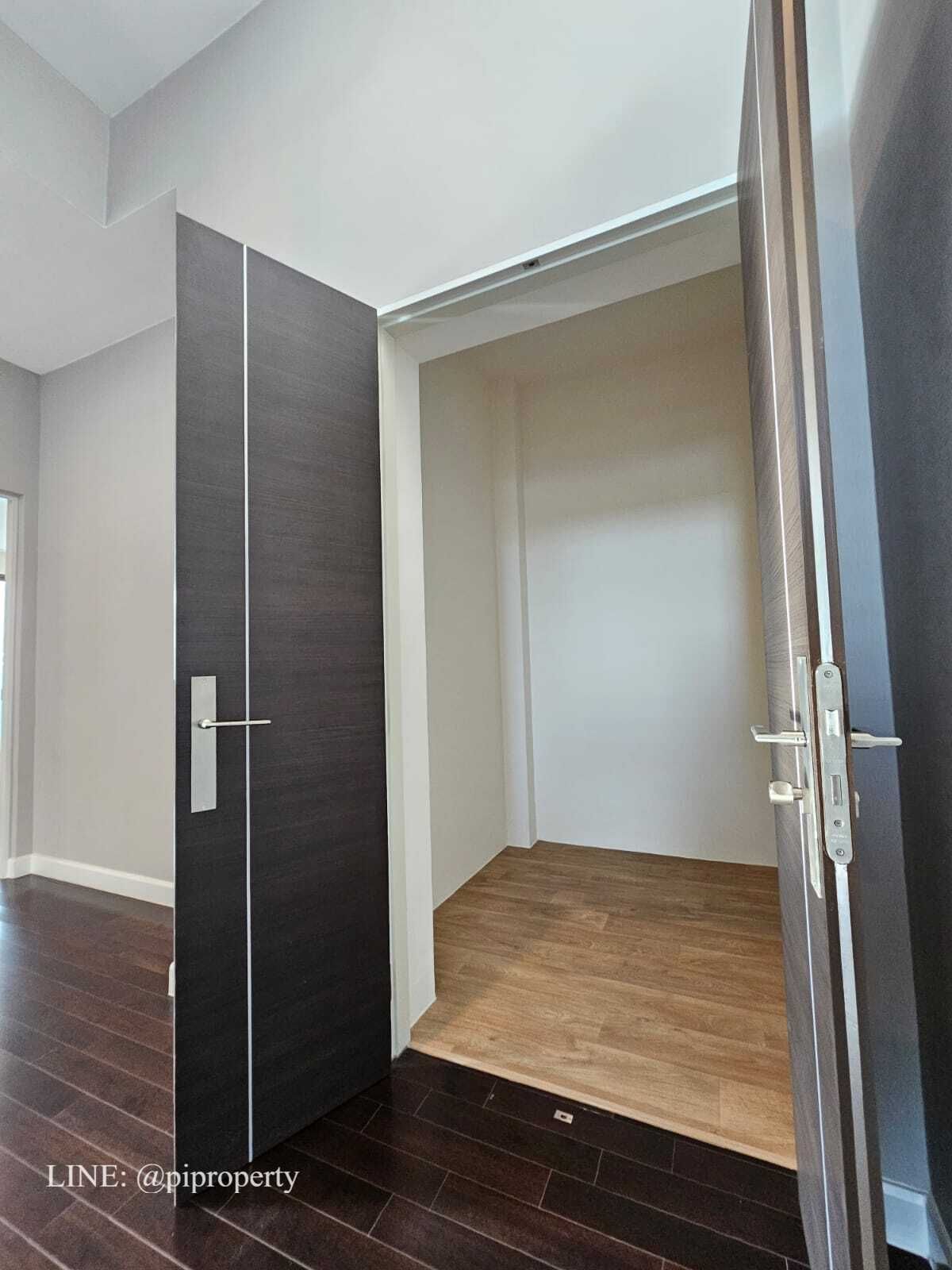 บ้านพัฒนาการ ศรีนครินทร์ : เฟอร์นิเจอร์ครบ บ้านเดี่ยวหรูทันสมัยให้เช่าในเดอะเจนทรีพัฒนาการ 4 ห้องนอน + 5 ห้องน้ํา + ที่จอดรถ 3 คัน ชุมชนที่อยู่อาศัยวิลล่าพัฒนาการชั้นนํา