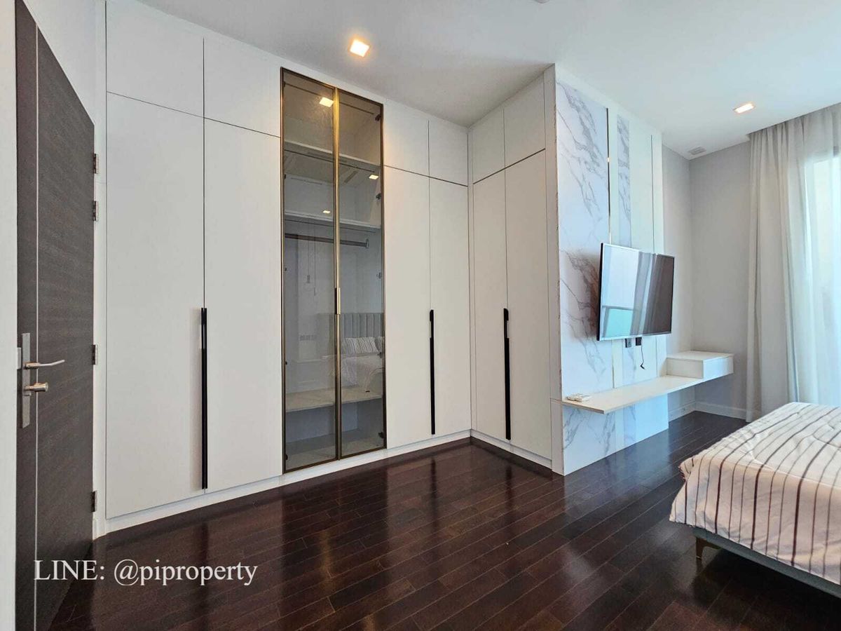 บ้านพัฒนาการ ศรีนครินทร์ : เฟอร์นิเจอร์ครบ บ้านเดี่ยวหรูทันสมัยให้เช่าในเดอะเจนทรีพัฒนาการ 4 ห้องนอน + 5 ห้องน้ํา + ที่จอดรถ 3 คัน ชุมชนที่อยู่อาศัยวิลล่าพัฒนาการชั้นนํา