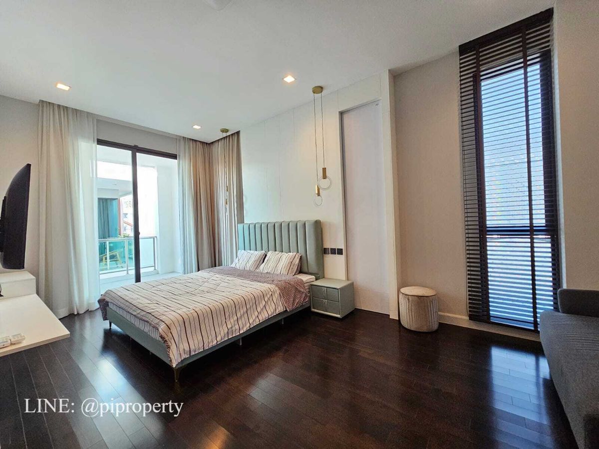 บ้านพัฒนาการ ศรีนครินทร์ : เฟอร์นิเจอร์ครบ บ้านเดี่ยวหรูทันสมัยให้เช่าในเดอะเจนทรีพัฒนาการ 4 ห้องนอน + 5 ห้องน้ํา + ที่จอดรถ 3 คัน ชุมชนที่อยู่อาศัยวิลล่าพัฒนาการชั้นนํา