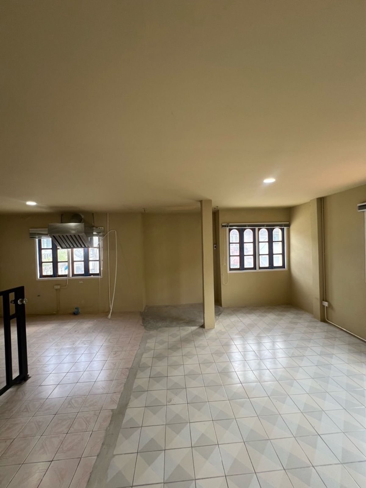 ให้เช่าร้านค้า/ตลาดนัดสะพานควาย จตุจักร : บ้านเช่า ทำธุรกิจ อินทามระ พญาไท สะพานควาย ที่จอดรถ 15 คัน 