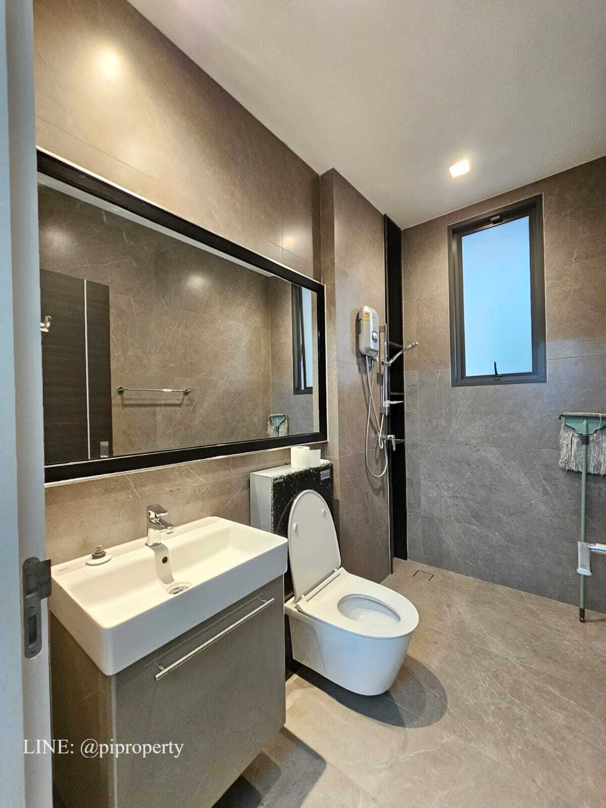 บ้านพัฒนาการ ศรีนครินทร์ : เฟอร์นิเจอร์ครบ บ้านเดี่ยวหรูทันสมัยให้เช่าในเดอะเจนทรีพัฒนาการ 4 ห้องนอน + 5 ห้องน้ํา + ที่จอดรถ 3 คัน ชุมชนที่อยู่อาศัยวิลล่าพัฒนาการชั้นนํา