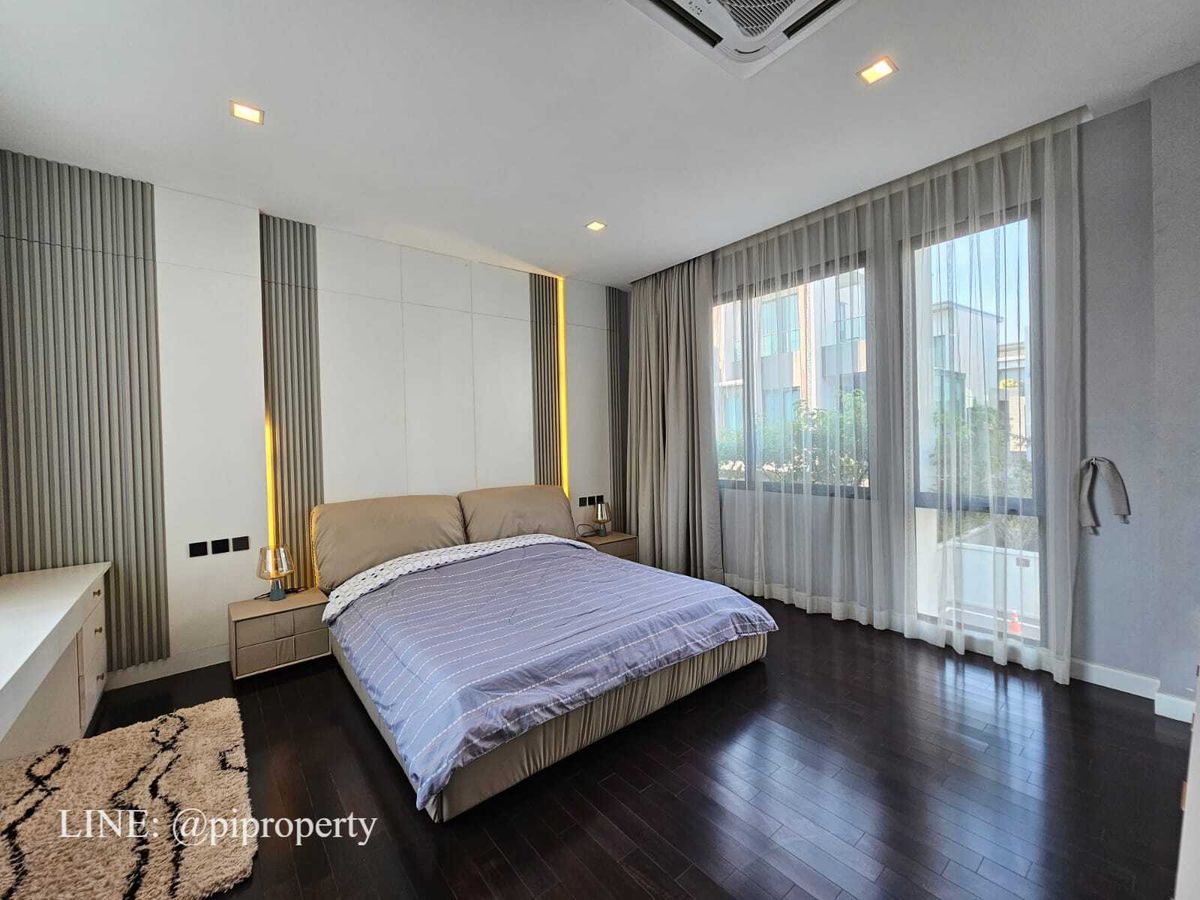 บ้านพัฒนาการ ศรีนครินทร์ : เฟอร์นิเจอร์ครบ บ้านเดี่ยวหรูทันสมัยให้เช่าในเดอะเจนทรีพัฒนาการ 4 ห้องนอน + 5 ห้องน้ํา + ที่จอดรถ 3 คัน ชุมชนที่อยู่อาศัยวิลล่าพัฒนาการชั้นนํา