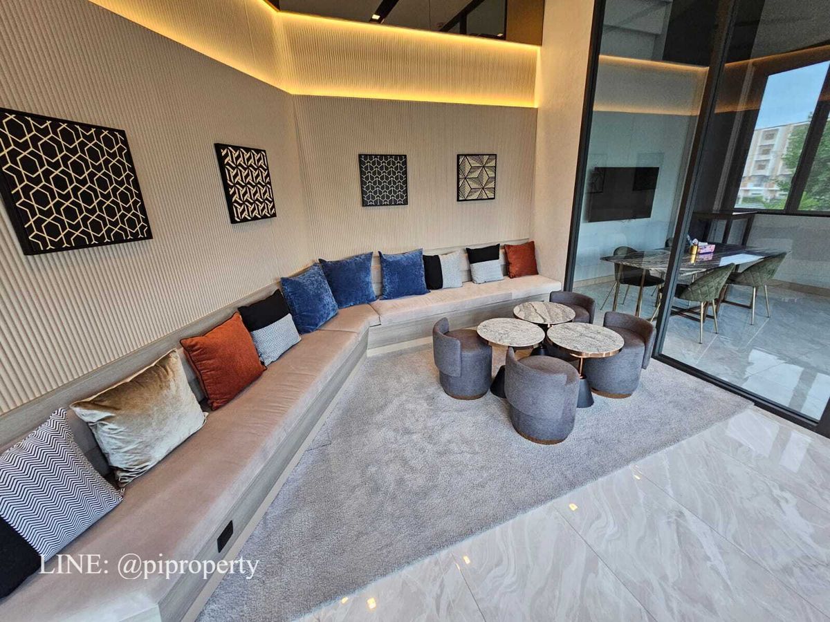 บ้านพัฒนาการ ศรีนครินทร์ : เฟอร์นิเจอร์ครบ บ้านเดี่ยวหรูทันสมัยให้เช่าในเดอะเจนทรีพัฒนาการ 4 ห้องนอน + 5 ห้องน้ํา + ที่จอดรถ 3 คัน ชุมชนที่อยู่อาศัยวิลล่าพัฒนาการชั้นนํา