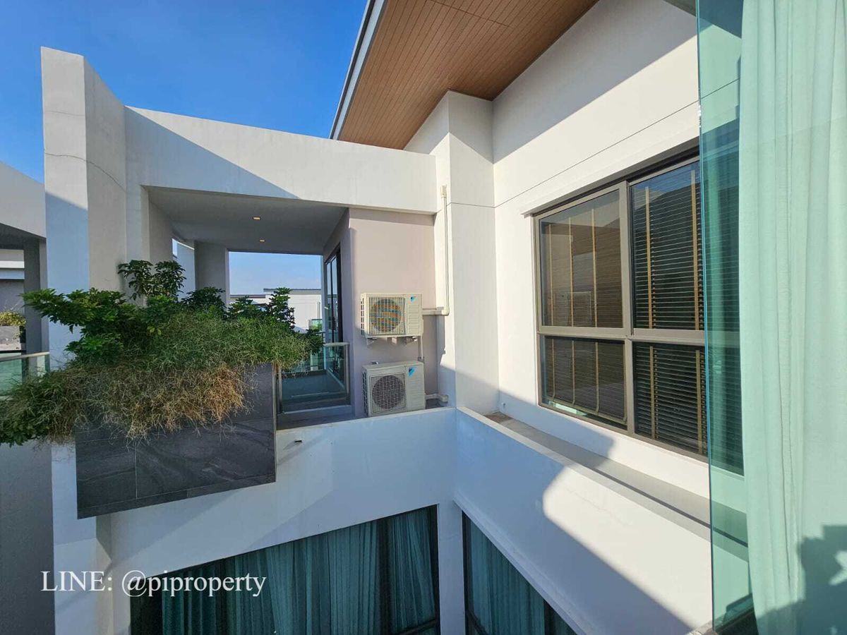 บ้านพัฒนาการ ศรีนครินทร์ : เฟอร์นิเจอร์ครบ บ้านเดี่ยวหรูทันสมัยให้เช่าในเดอะเจนทรีพัฒนาการ 4 ห้องนอน + 5 ห้องน้ํา + ที่จอดรถ 3 คัน ชุมชนที่อยู่อาศัยวิลล่าพัฒนาการชั้นนํา