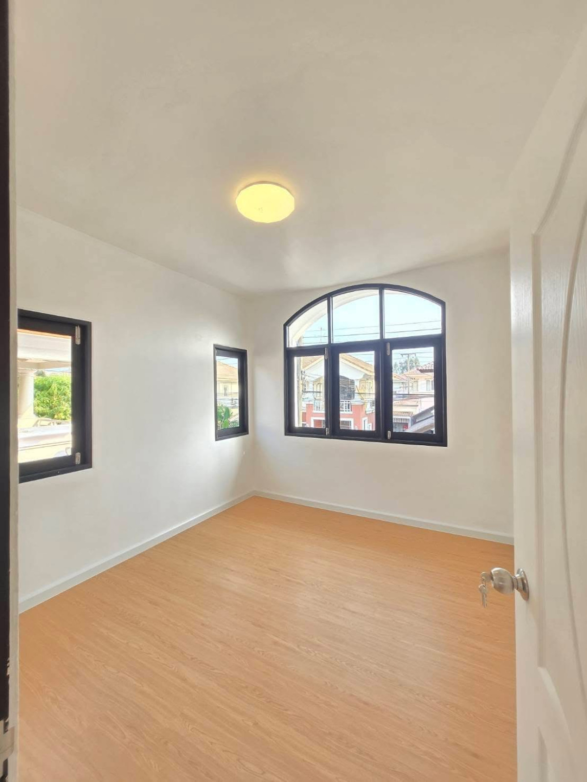 ขายบ้านปทุมธานี รังสิต ธรรมศาสตร์ : ขายบ้าน  บ้านภัสสร 3 รังสิตคลอง 3 หน้ากว้าง รีโนเวทใหม่ คลองสาม คลองหลวง ปทุมธานี   CX-147241