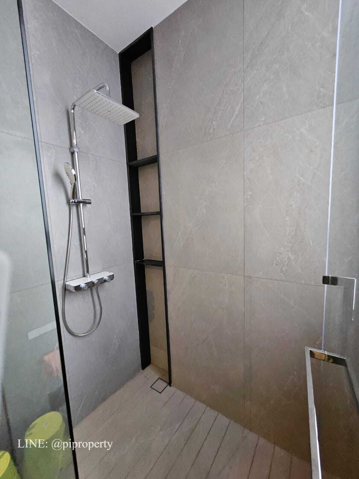 บ้านพัฒนาการ ศรีนครินทร์ : เฟอร์นิเจอร์ครบ บ้านเดี่ยวหรูทันสมัยให้เช่าในเดอะเจนทรีพัฒนาการ 4 ห้องนอน + 5 ห้องน้ํา + ที่จอดรถ 3 คัน ชุมชนที่อยู่อาศัยวิลล่าพัฒนาการชั้นนํา