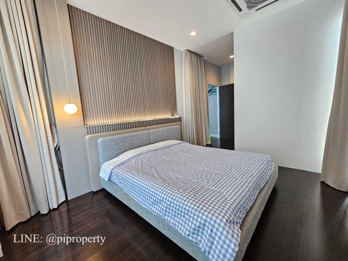 บ้านพัฒนาการ ศรีนครินทร์ : เฟอร์นิเจอร์ครบ บ้านเดี่ยวหรูทันสมัยให้เช่าในเดอะเจนทรีพัฒนาการ 4 ห้องนอน + 5 ห้องน้ํา + ที่จอดรถ 3 คัน ชุมชนที่อยู่อาศัยวิลล่าพัฒนาการชั้นนํา