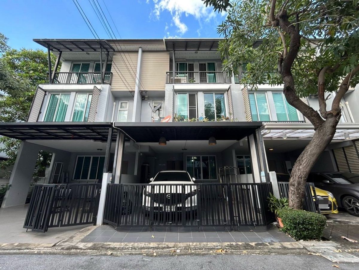 ขายทาวน์โฮมเกษตร นวมินทร์ ลาดปลาเค้า : ขาย ถูก✅ อารียา เดลี่ เกษตร-นวมินทร์  
บ้านสวย สภาพ