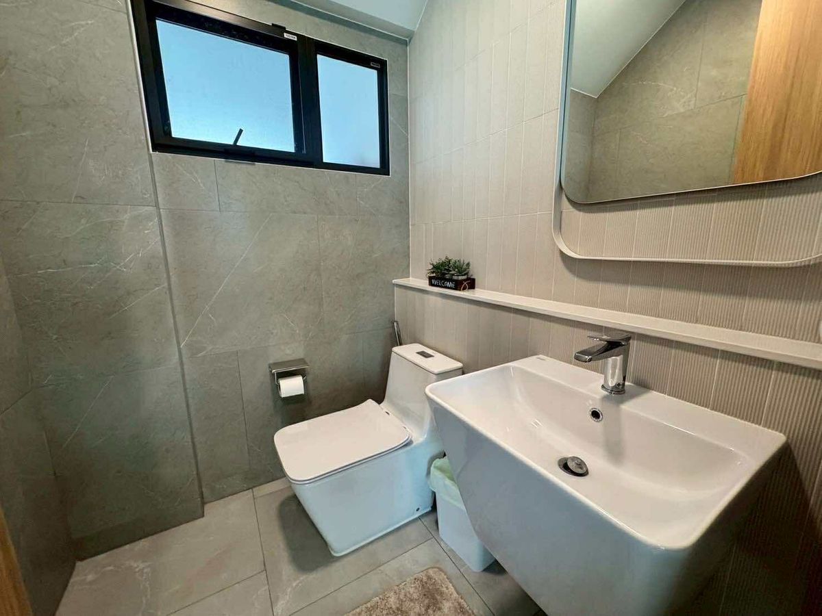 ให้เช่าบ้านลาดกระบัง สุวรรณภูมิ : ให้เช่า บ้านเดี่ยว มัณฑนา มอเตอร์เวย์ – พระราม 9 (Mantana Motorway–Rama 9) ขนาด 120.2 ตารางวา 4 ห้องนอน พร้อมอยู่ แขวงทับยาว เขตลาดกระบัง กรุงเทพมหานคร