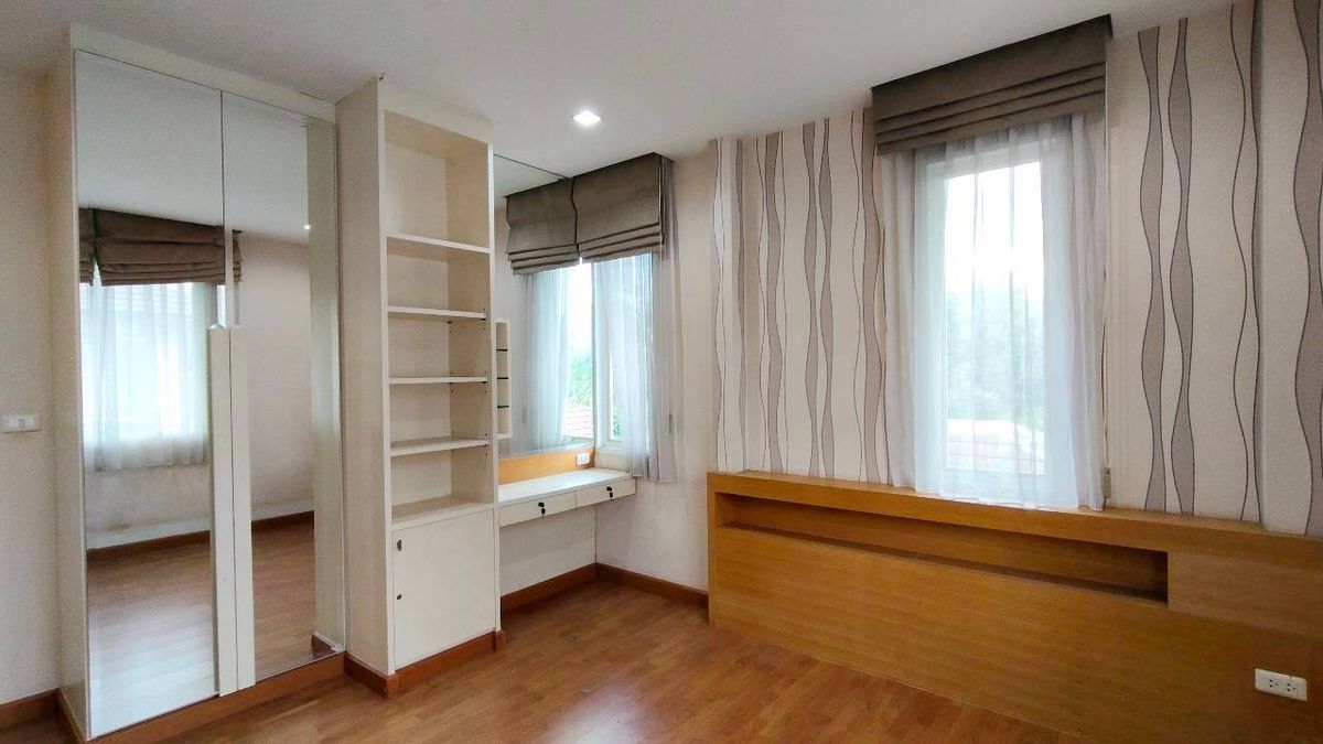 ขายบ้านพุทธมณฑล ศาลายา : ขายบ้านเดี่ยวหลังใหญ่ หัวมุม ทำเลดีที่สุดในโครงการ บุษราคัม เรสซิเด้นท์ ศาลาธรรมสพน์