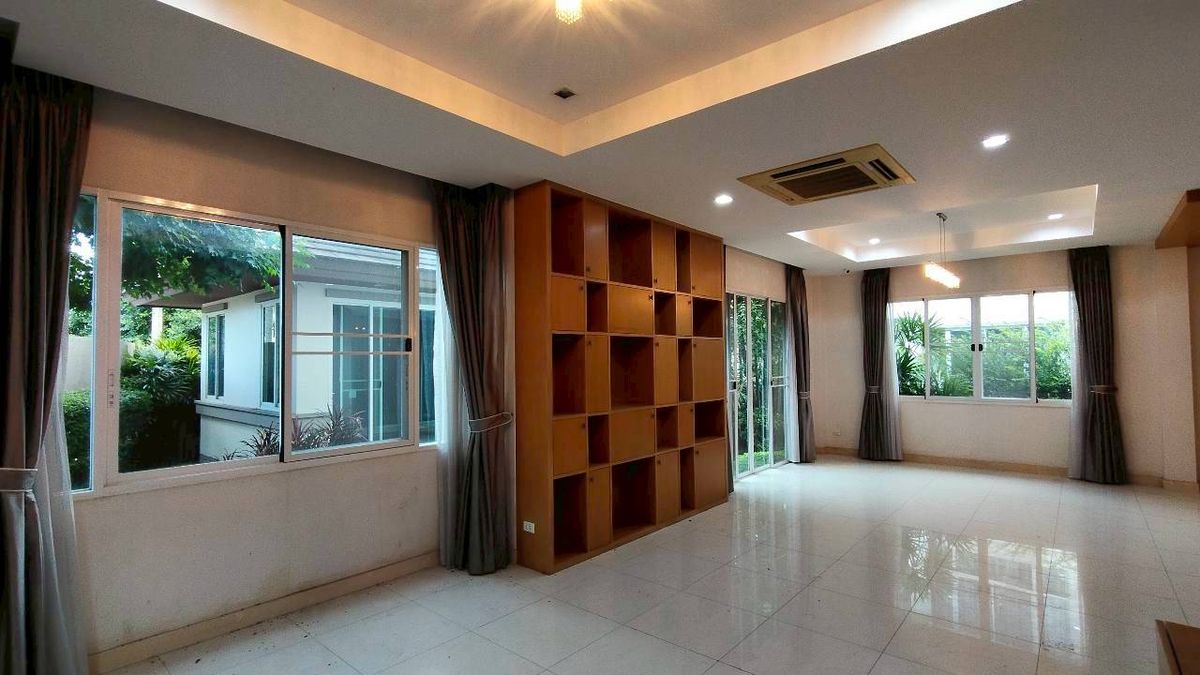 ขายบ้านพุทธมณฑล ศาลายา : ขายบ้านเดี่ยวหลังใหญ่ หัวมุม ทำเลดีที่สุดในโครงการ บุษราคัม เรสซิเด้นท์ ศาลาธรรมสพน์