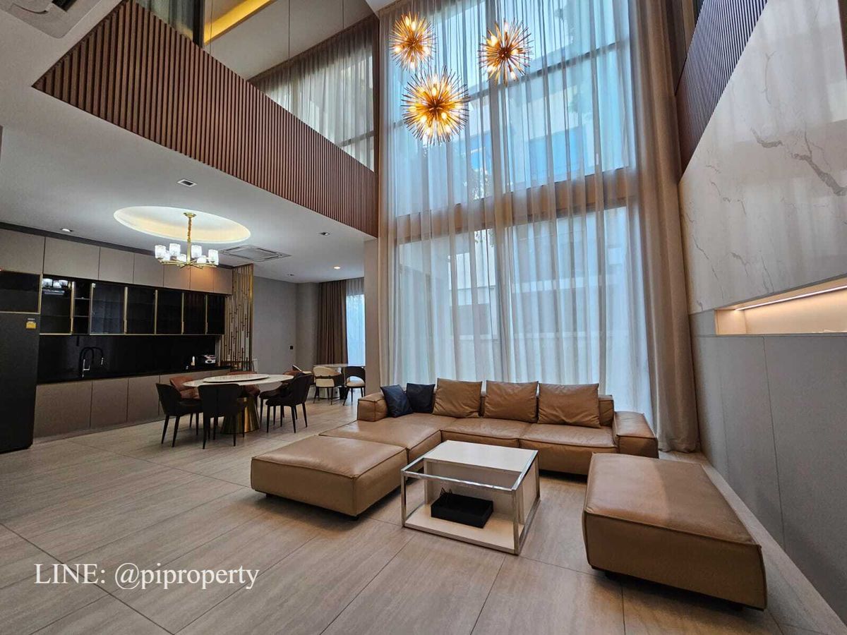 บ้านพัฒนาการ ศรีนครินทร์ : เฟอร์นิเจอร์ครบ บ้านเดี่ยวหรูทันสมัยให้เช่าในเดอะเจนทรีพัฒนาการ 4 ห้องนอน + 5 ห้องน้ํา + ที่จอดรถ 3 คัน ชุมชนที่อยู่อาศัยวิลล่าพัฒนาการชั้นนํา