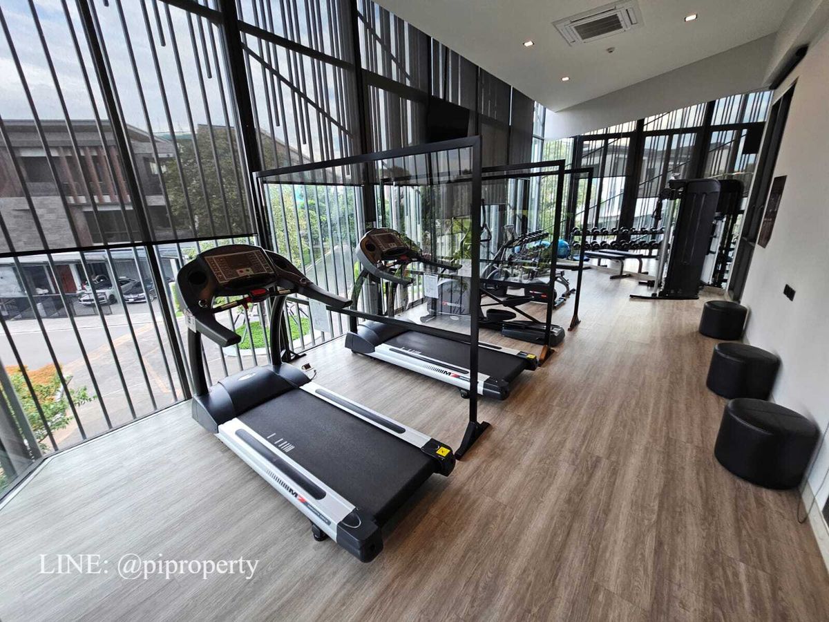 บ้านพัฒนาการ ศรีนครินทร์ : เฟอร์นิเจอร์ครบ บ้านเดี่ยวหรูทันสมัยให้เช่าในเดอะเจนทรีพัฒนาการ 4 ห้องนอน + 5 ห้องน้ํา + ที่จอดรถ 3 คัน ชุมชนที่อยู่อาศัยวิลล่าพัฒนาการชั้นนํา