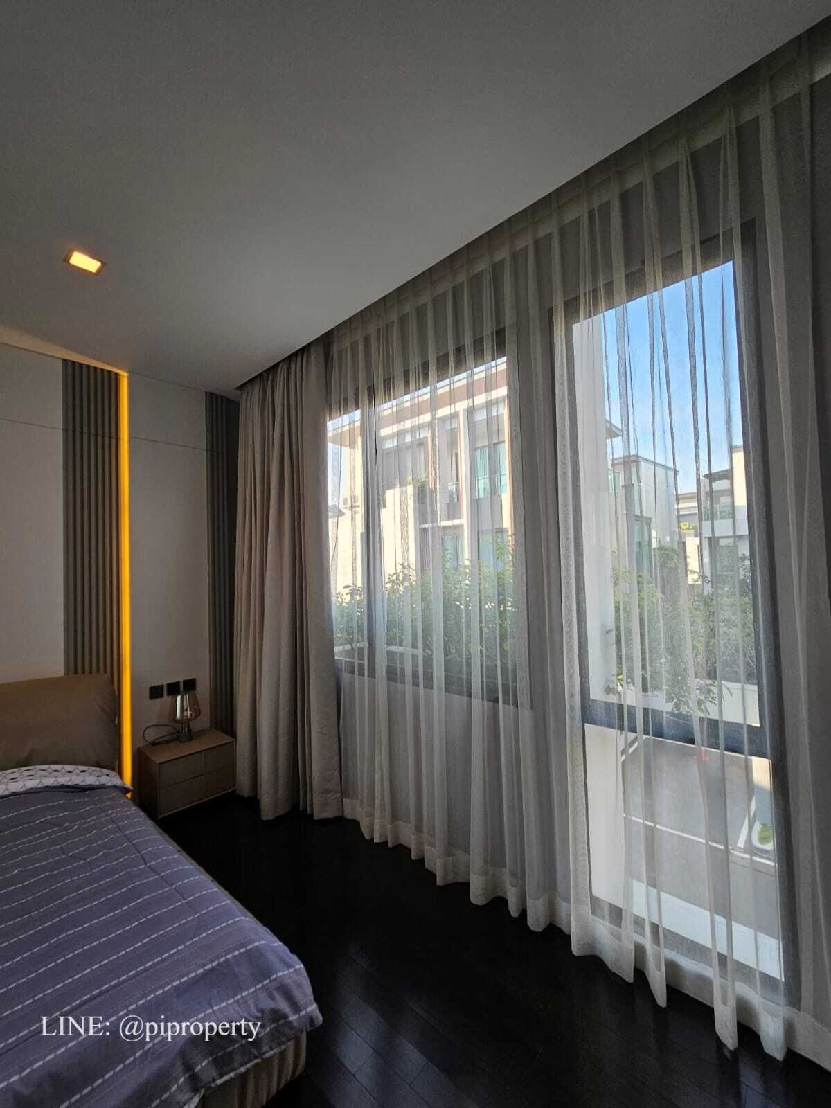 บ้านพัฒนาการ ศรีนครินทร์ : เฟอร์นิเจอร์ครบ บ้านเดี่ยวหรูทันสมัยให้เช่าในเดอะเจนทรีพัฒนาการ 4 ห้องนอน + 5 ห้องน้ํา + ที่จอดรถ 3 คัน ชุมชนที่อยู่อาศัยวิลล่าพัฒนาการชั้นนํา