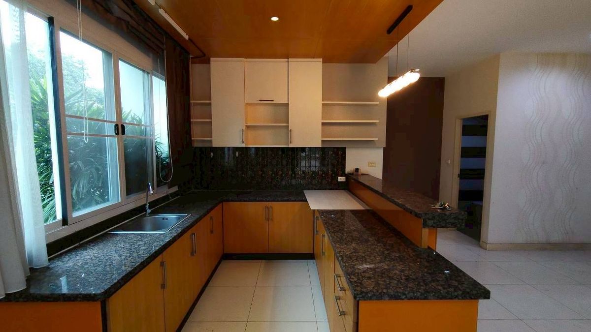 ขายบ้านพุทธมณฑล ศาลายา : ขายบ้านเดี่ยวหลังใหญ่ หัวมุม ทำเลดีที่สุดในโครงการ บุษราคัม เรสซิเด้นท์ ศาลาธรรมสพน์