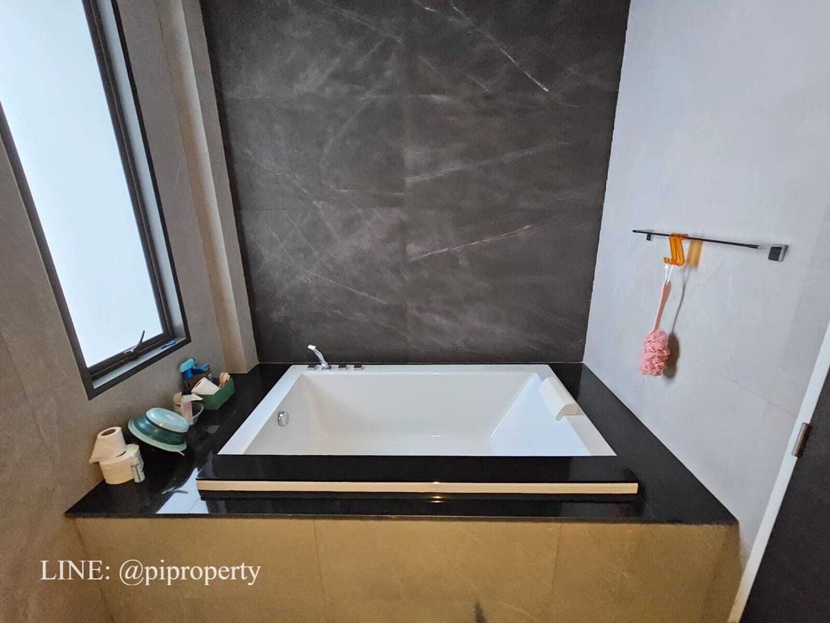 บ้านพัฒนาการ ศรีนครินทร์ : เฟอร์นิเจอร์ครบ บ้านเดี่ยวหรูทันสมัยให้เช่าในเดอะเจนทรีพัฒนาการ 4 ห้องนอน + 5 ห้องน้ํา + ที่จอดรถ 3 คัน ชุมชนที่อยู่อาศัยวิลล่าพัฒนาการชั้นนํา