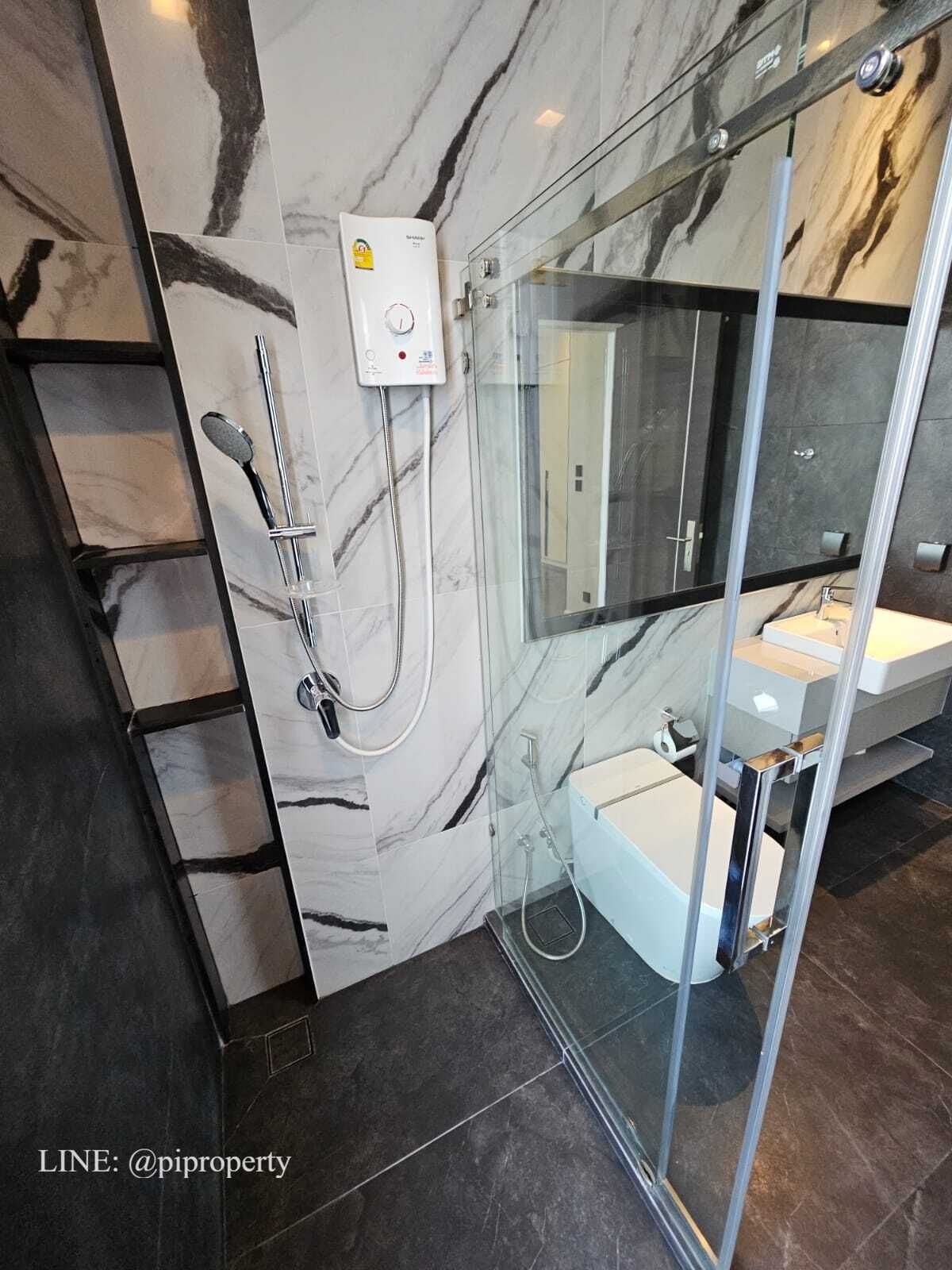 บ้านพัฒนาการ ศรีนครินทร์ : เฟอร์นิเจอร์ครบ บ้านเดี่ยวหรูทันสมัยให้เช่าในเดอะเจนทรีพัฒนาการ 4 ห้องนอน + 5 ห้องน้ํา + ที่จอดรถ 3 คัน ชุมชนที่อยู่อาศัยวิลล่าพัฒนาการชั้นนํา