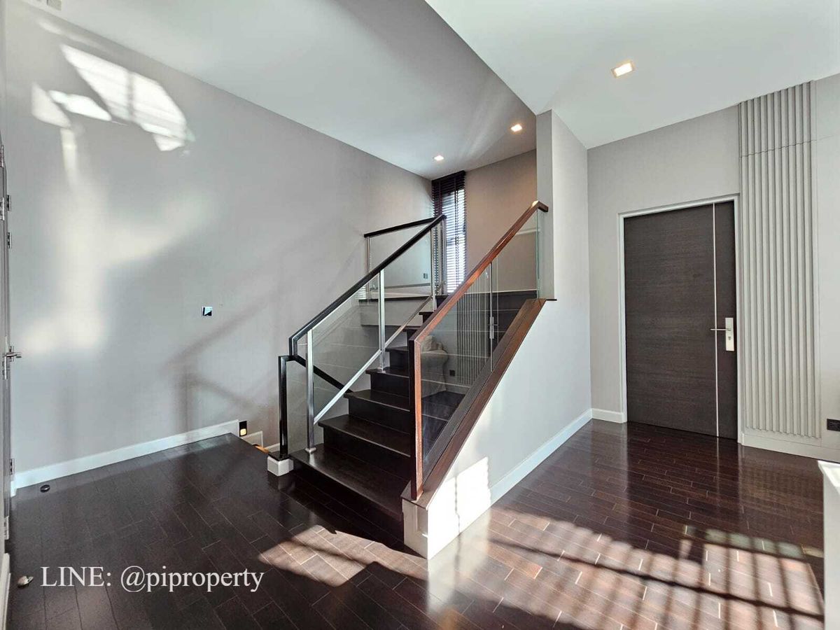 บ้านพัฒนาการ ศรีนครินทร์ : เฟอร์นิเจอร์ครบ บ้านเดี่ยวหรูทันสมัยให้เช่าในเดอะเจนทรีพัฒนาการ 4 ห้องนอน + 5 ห้องน้ํา + ที่จอดรถ 3 คัน ชุมชนที่อยู่อาศัยวิลล่าพัฒนาการชั้นนํา